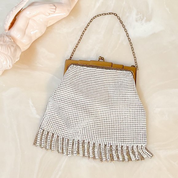 591. Whiting & Davis ANTIQUE Art Deco 20s 30s White Chainmail Fringe Small Bag - Picture 1 of 8